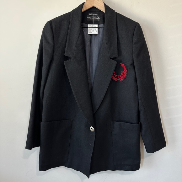 Reworked Vintage Oversized Black Blazer With Red Vintage Crest Patch Size 4 - Picture 4 of 10